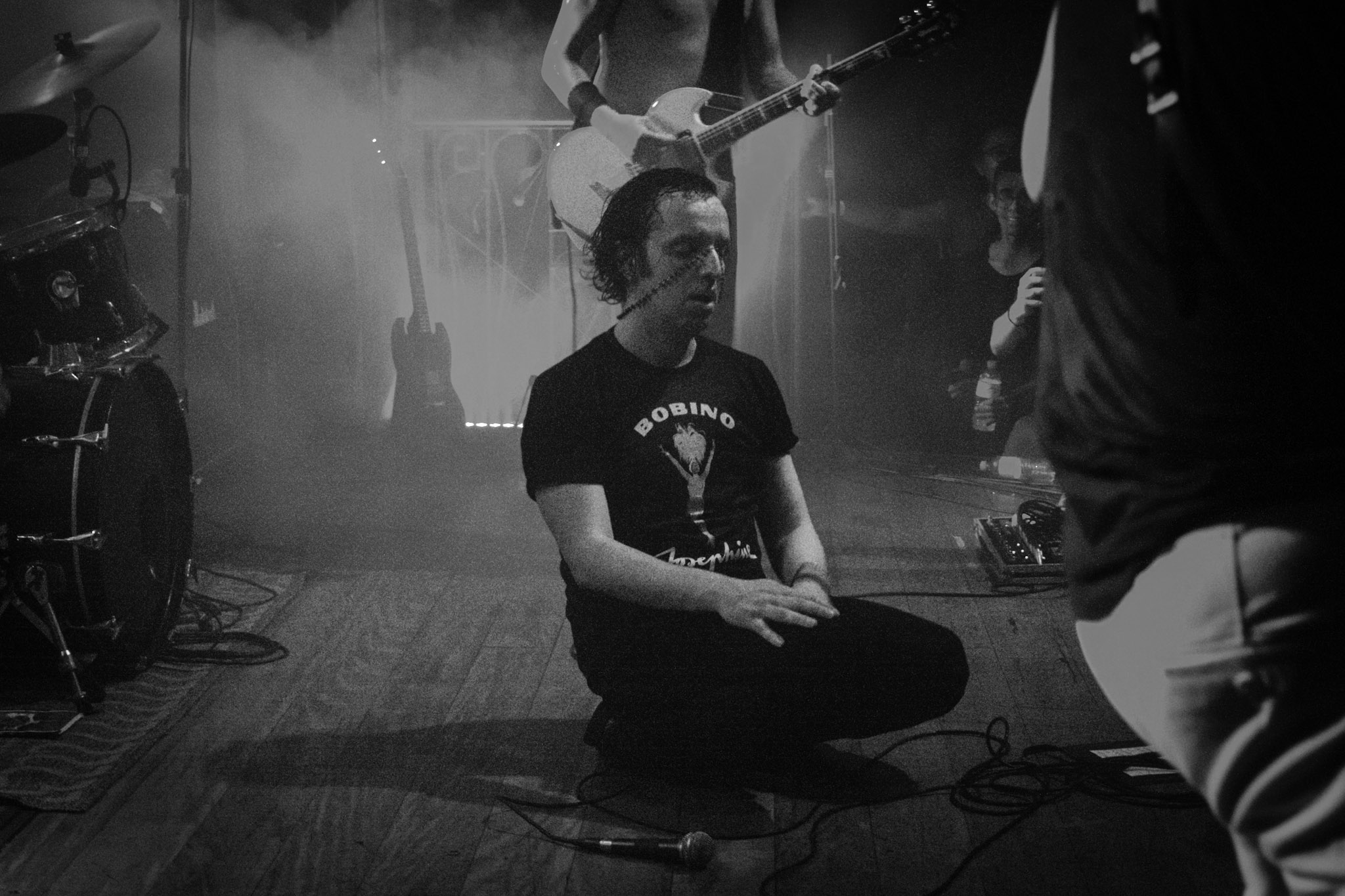 Naves mostrou ser um excelente showman, elevando a temperatura do público 