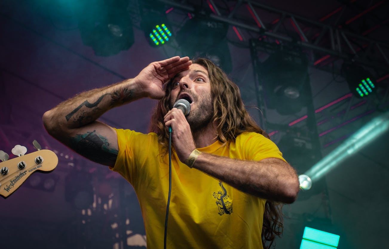 Teco gritou, cantou, pulou e viveu os dois shows junto com a plateia