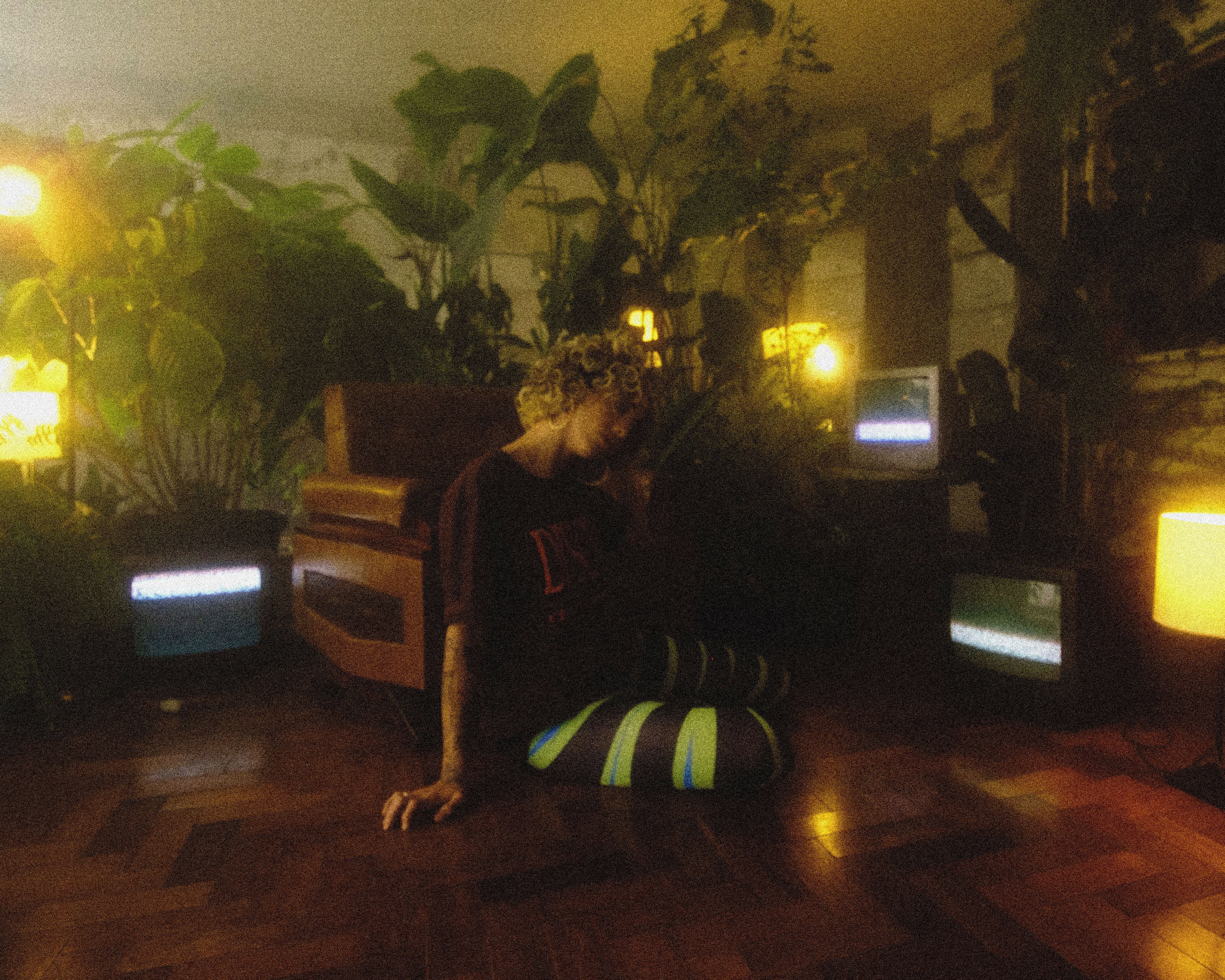 Fê Costa no clipe de Cicatriz