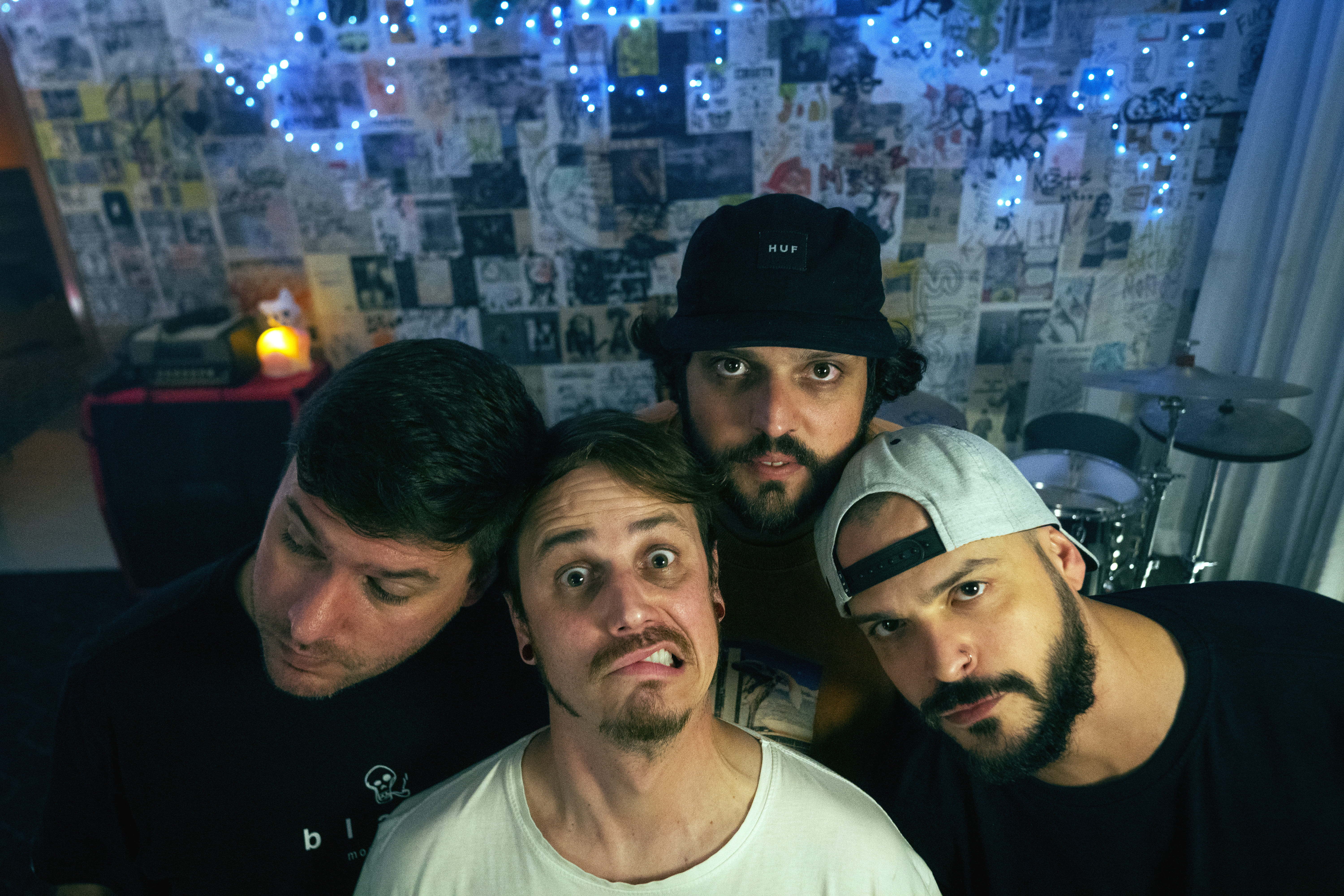 Last Sheep é Gabriel Temochko, o Biel Tmk (guitarra e vocal), Rafael Moda (guitarra e vocal), Juninho Alvisi (bateria) e Anderson Mets (baixo).