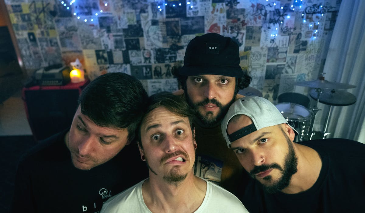 Last Sheep é Gabriel Temochko, o Biel Tmk (guitarra e vocal), Rafael Moda (guitarra e vocal), Juninho Alvisi (bateria) e Anderson Mets (baixo).