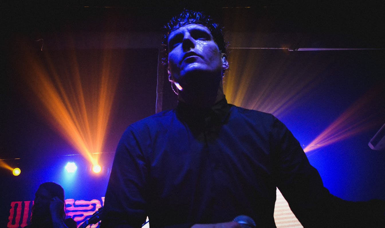 George Clarke, vocalista da Deafheaven, em apresentação em São Paulo