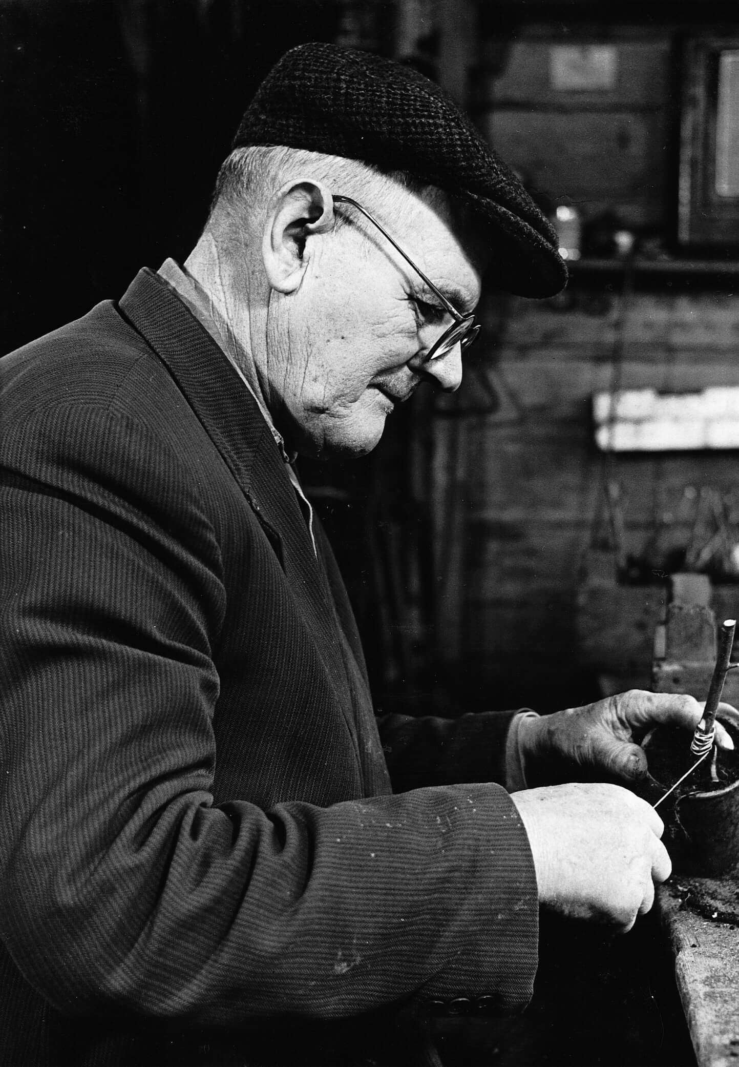 Jacobus Schoemaker aan het werk op de kwekerij