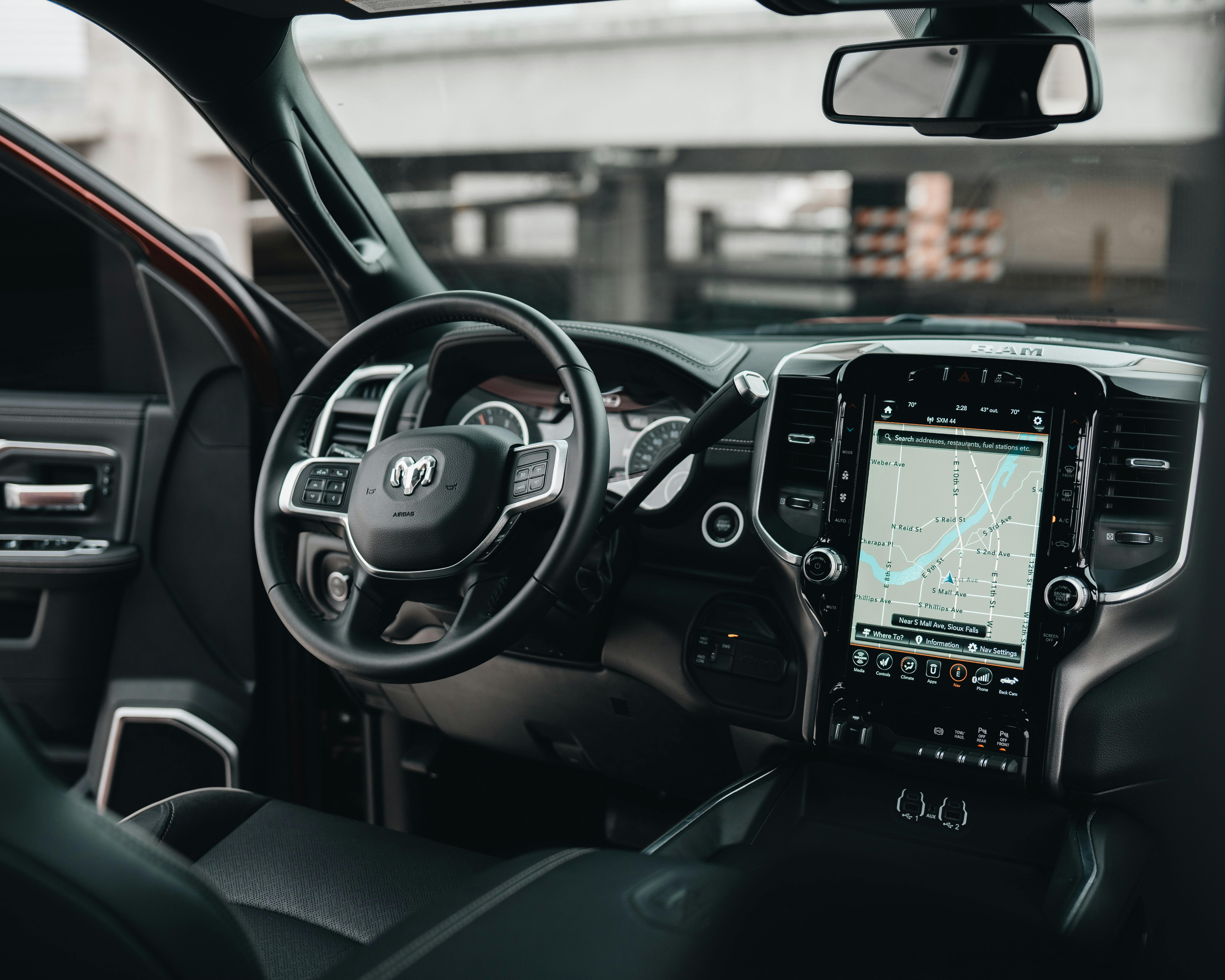 microprocesseurs dans tableau de bord voiture