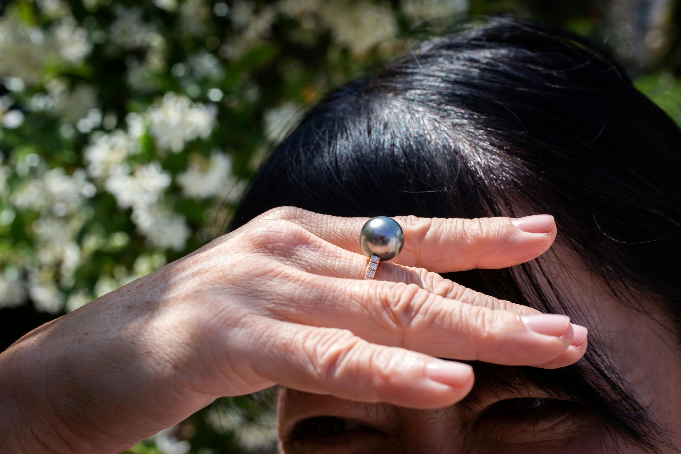 Photo portée | Barcelone | Bague perle de Tahiti