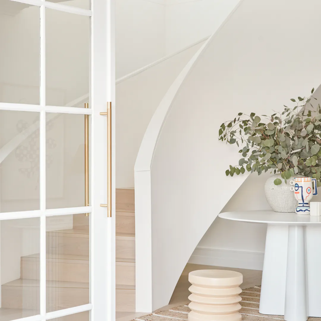Lo and Co Linear entry pull