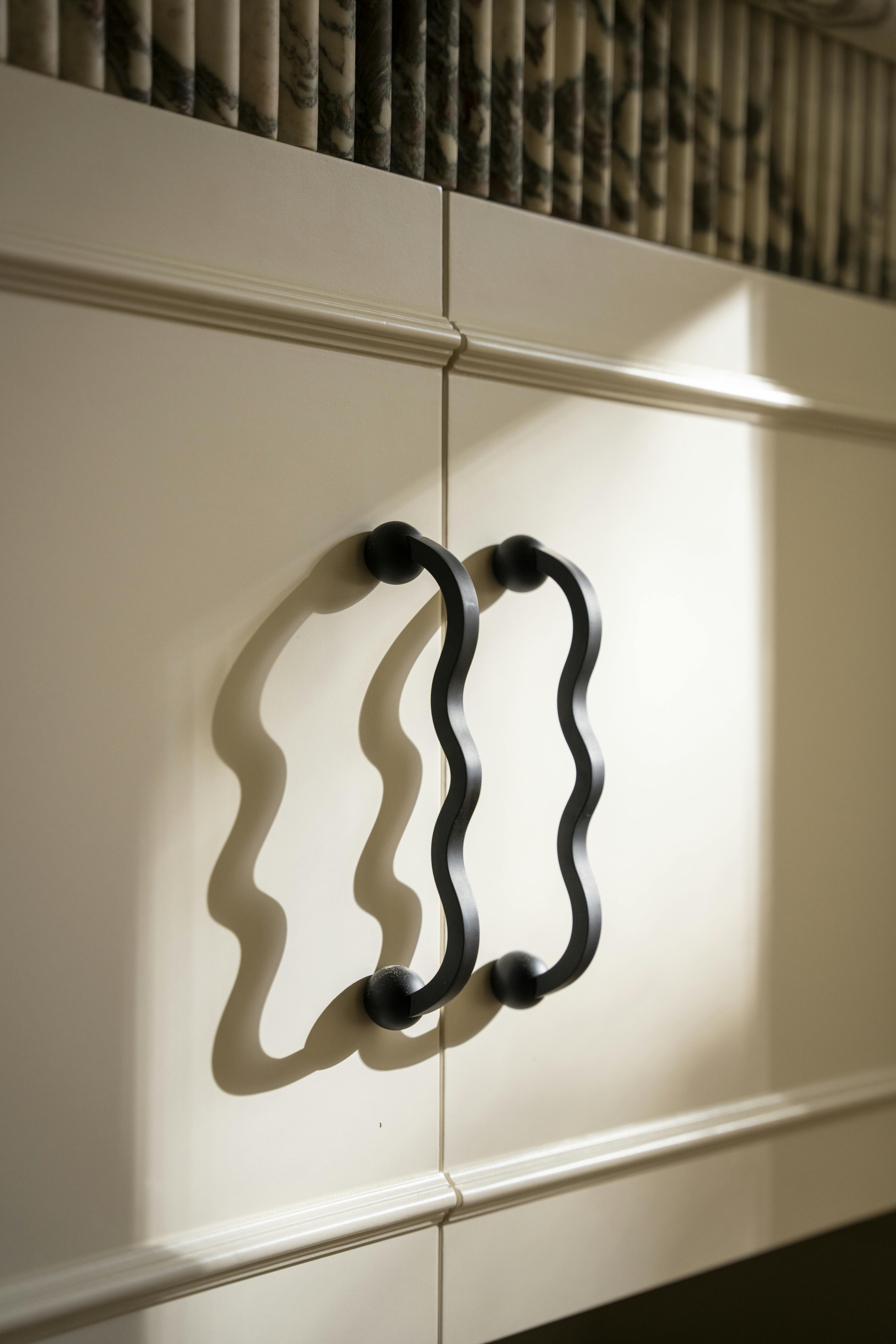 Lo and Co capri wavy door handles