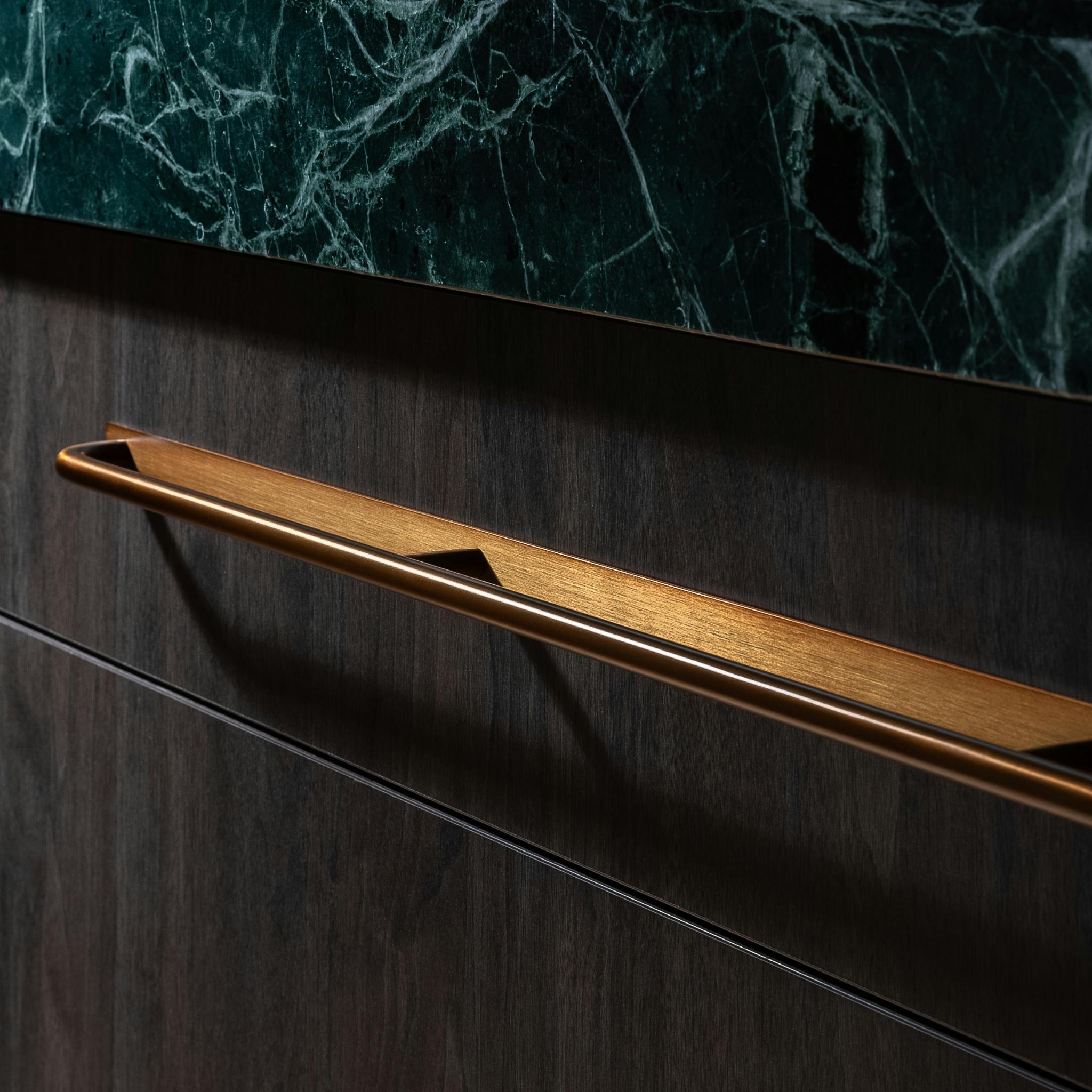 Lo and Co Brera handle with backplate on a dark cabinet