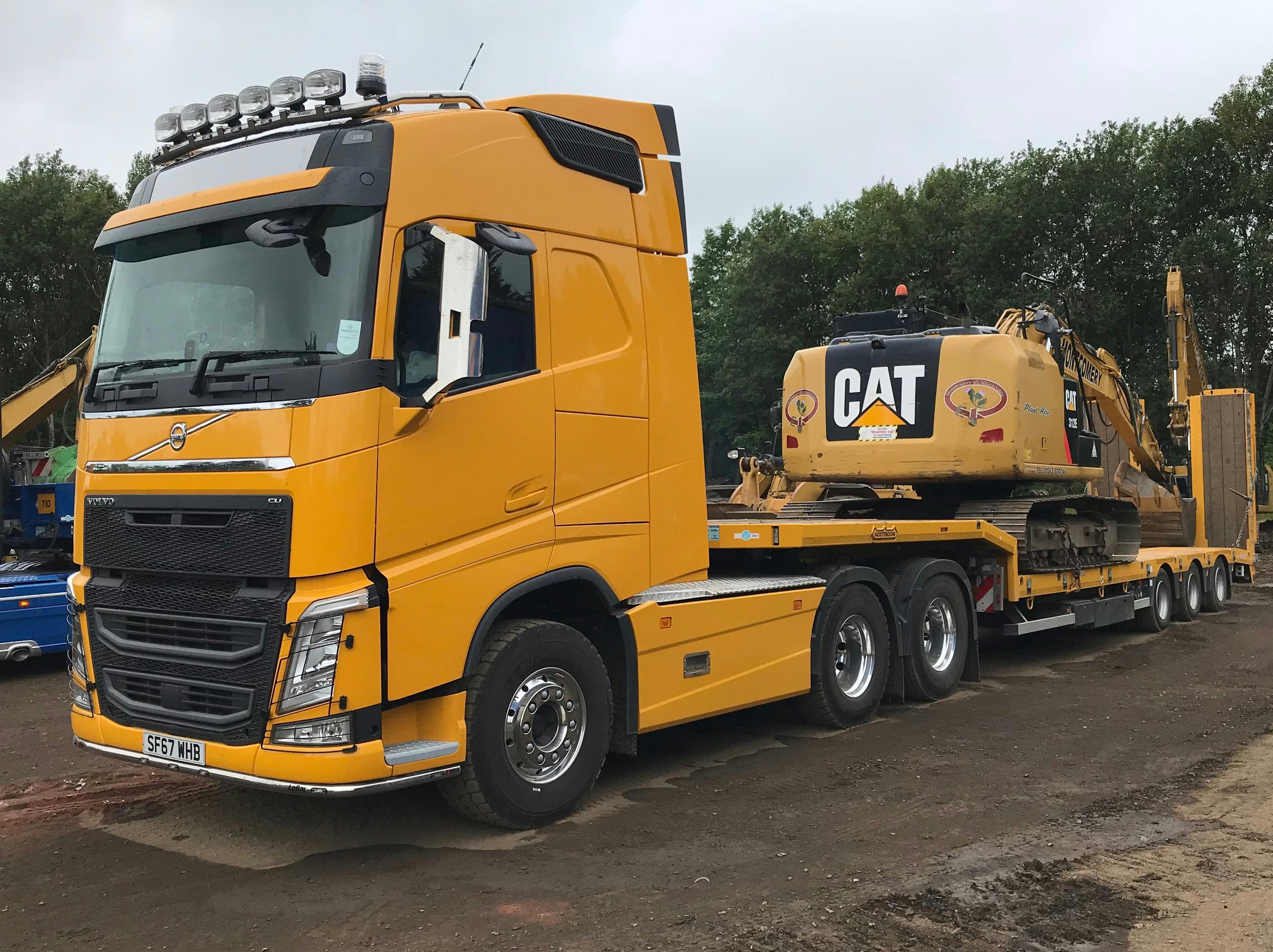 Lastbil som kan ingå i Logic Links nätverk för specialtransporter