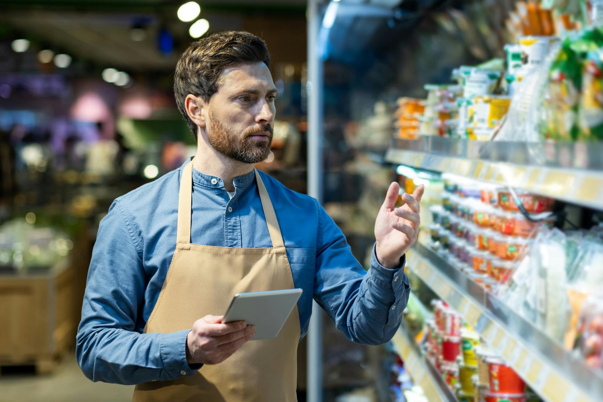 retail field leader in grocery store