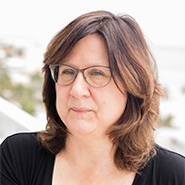 ellen-curnes headshot