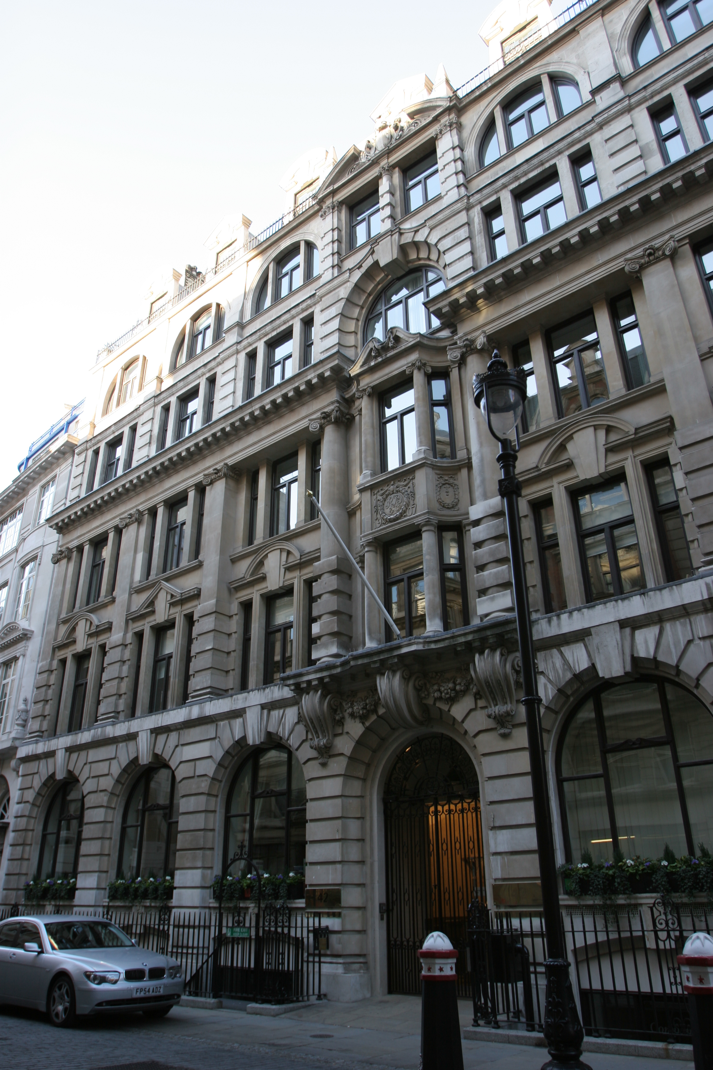 Ljósmynd af skrifstofu LOGOS í London, New Broad Street