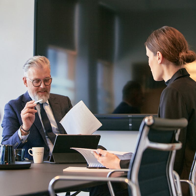 LOGOS lawyer and client in a meeting at the LOGOS office in Reykjavík