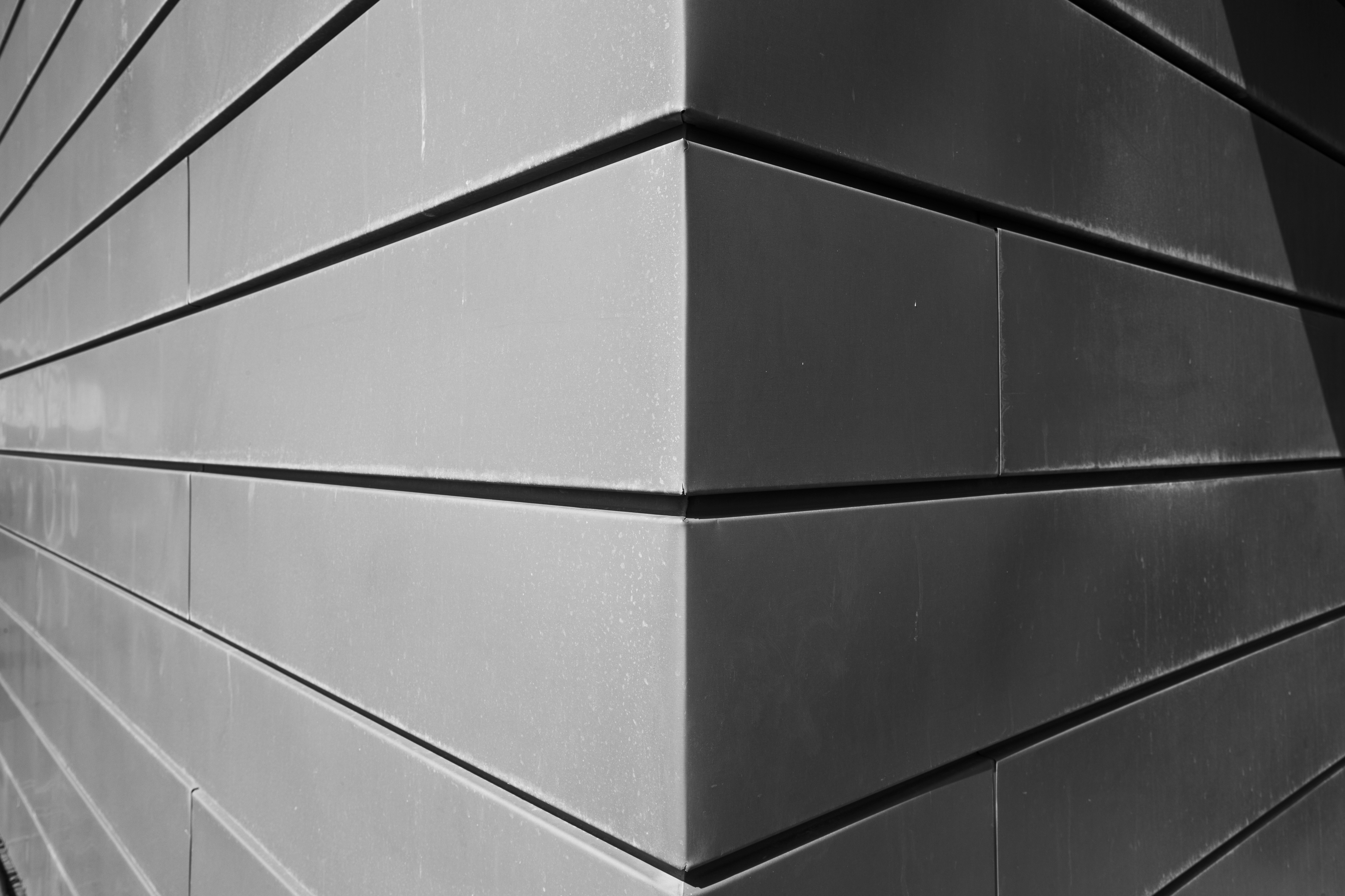 Nærmynd af gráum húsgafli