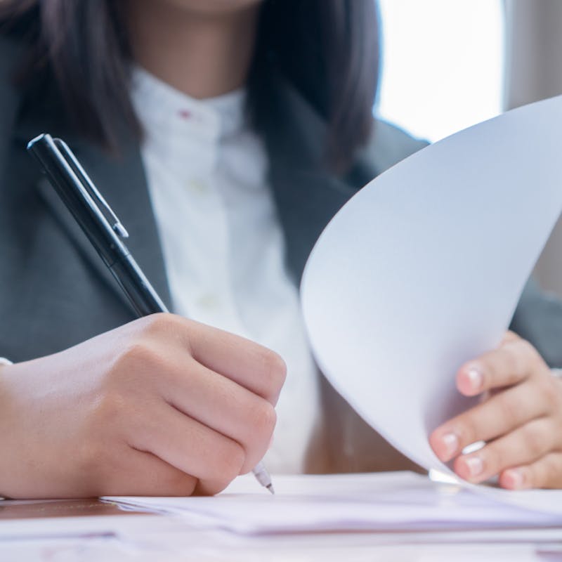 Business woman signing a contract