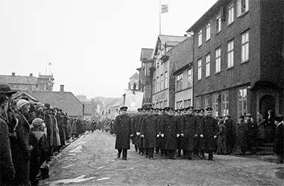 Svarthvít ljósmynd af Kirkjustræti 10