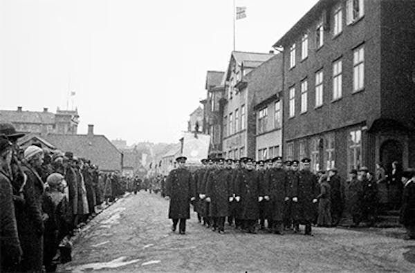 Svarthvít ljósmynd af Kirkjustræti 10