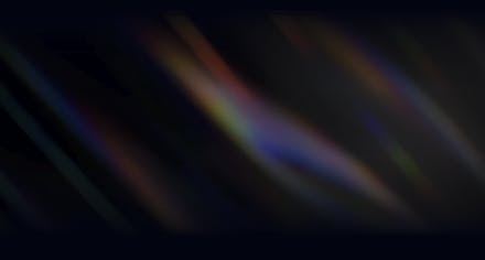 Revontulen värejä mustalla taustalla