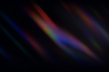 Revontulen värejä mustalla taustalla