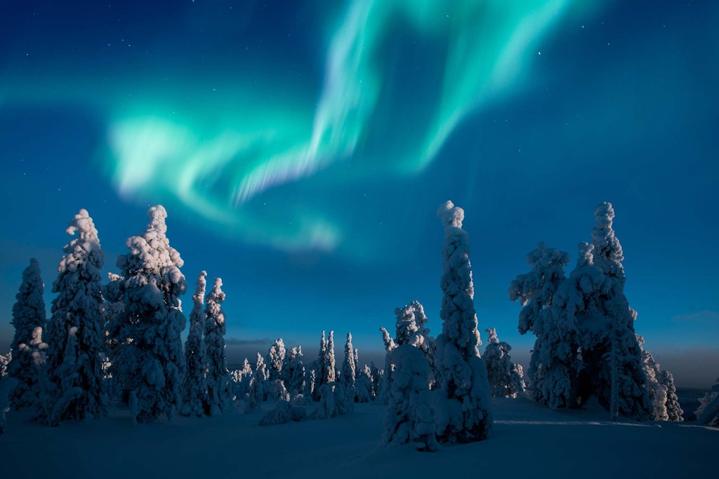 Revontulet taivaalla talvella