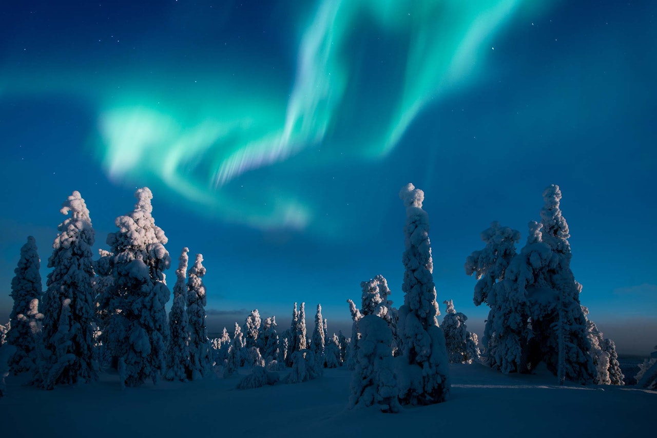 Revontulet taivaalla talvella