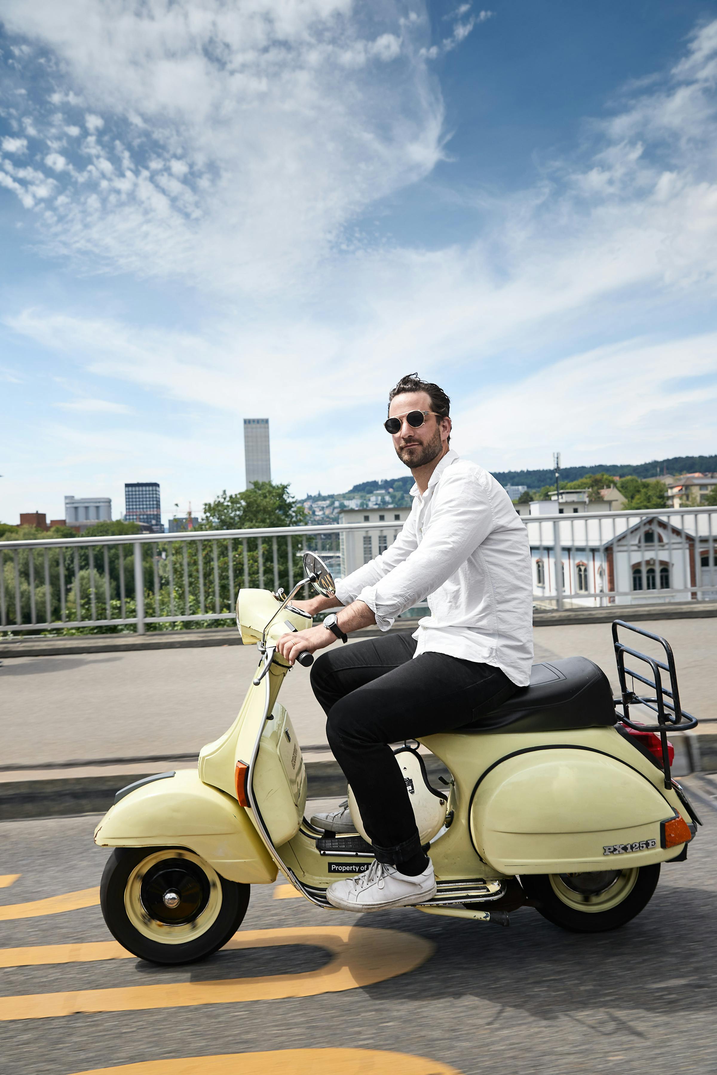 Portrait of the product designer Tobias Brunner