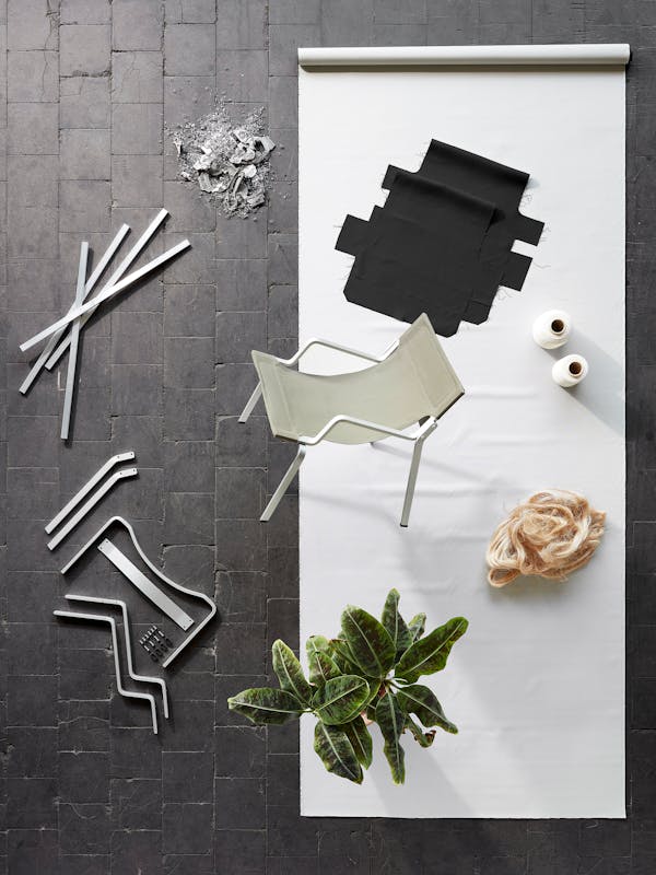 Enso chair by Frédéric Dedelley surrounded by his fabric, yarn, banana plant and aluminium profiles