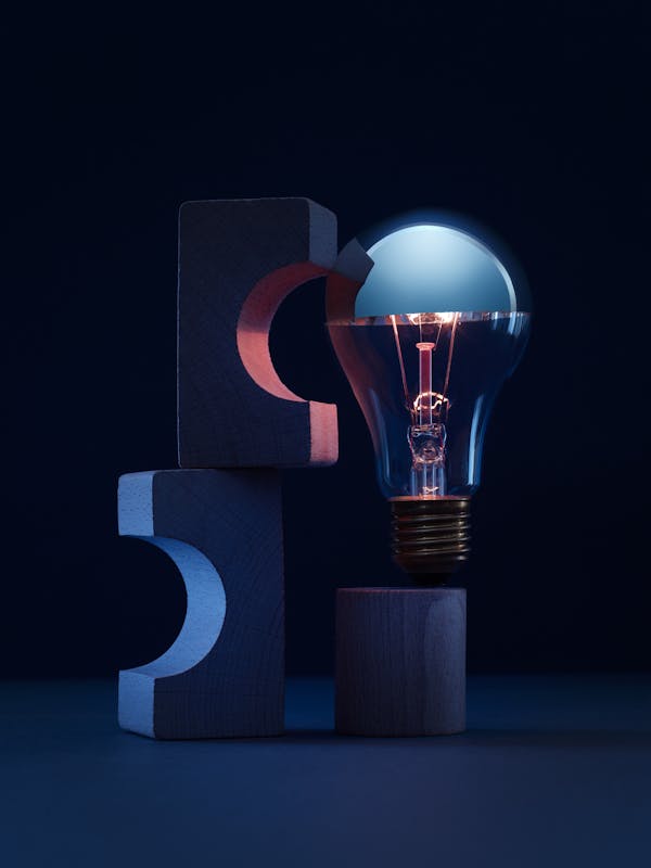 Head mirror light with wooden building blocks in a dark blue set