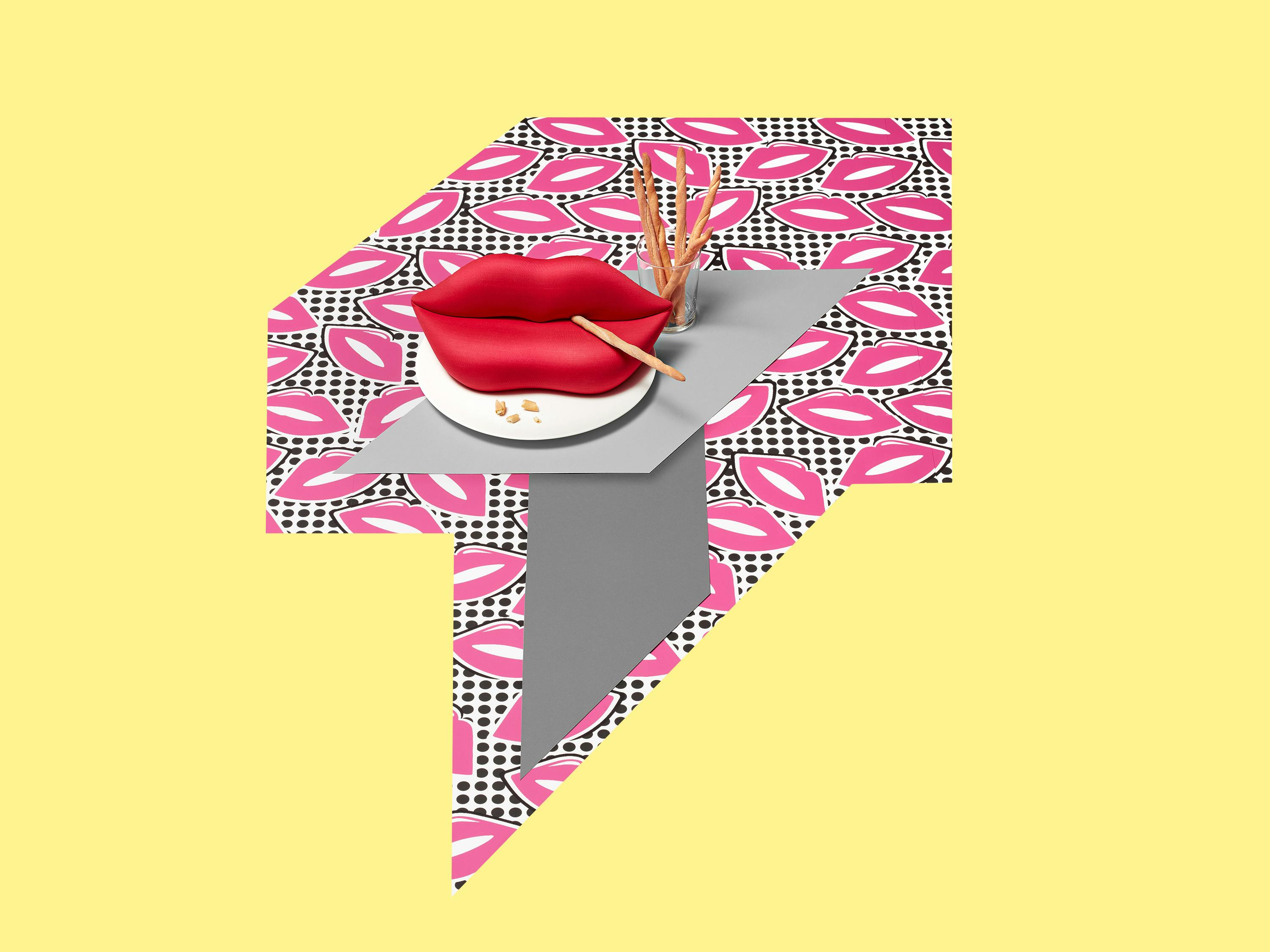 The ‘La Bocca’ sofa in miniature on a plate with breadsticks 