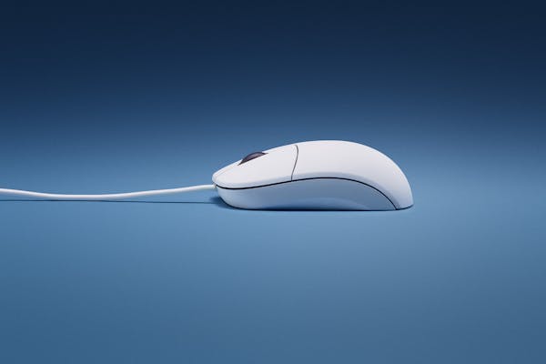 Packshot of a computer mouse on a blue background