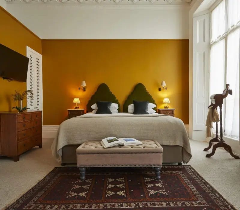 Your Place Hotels Georgian bedroom