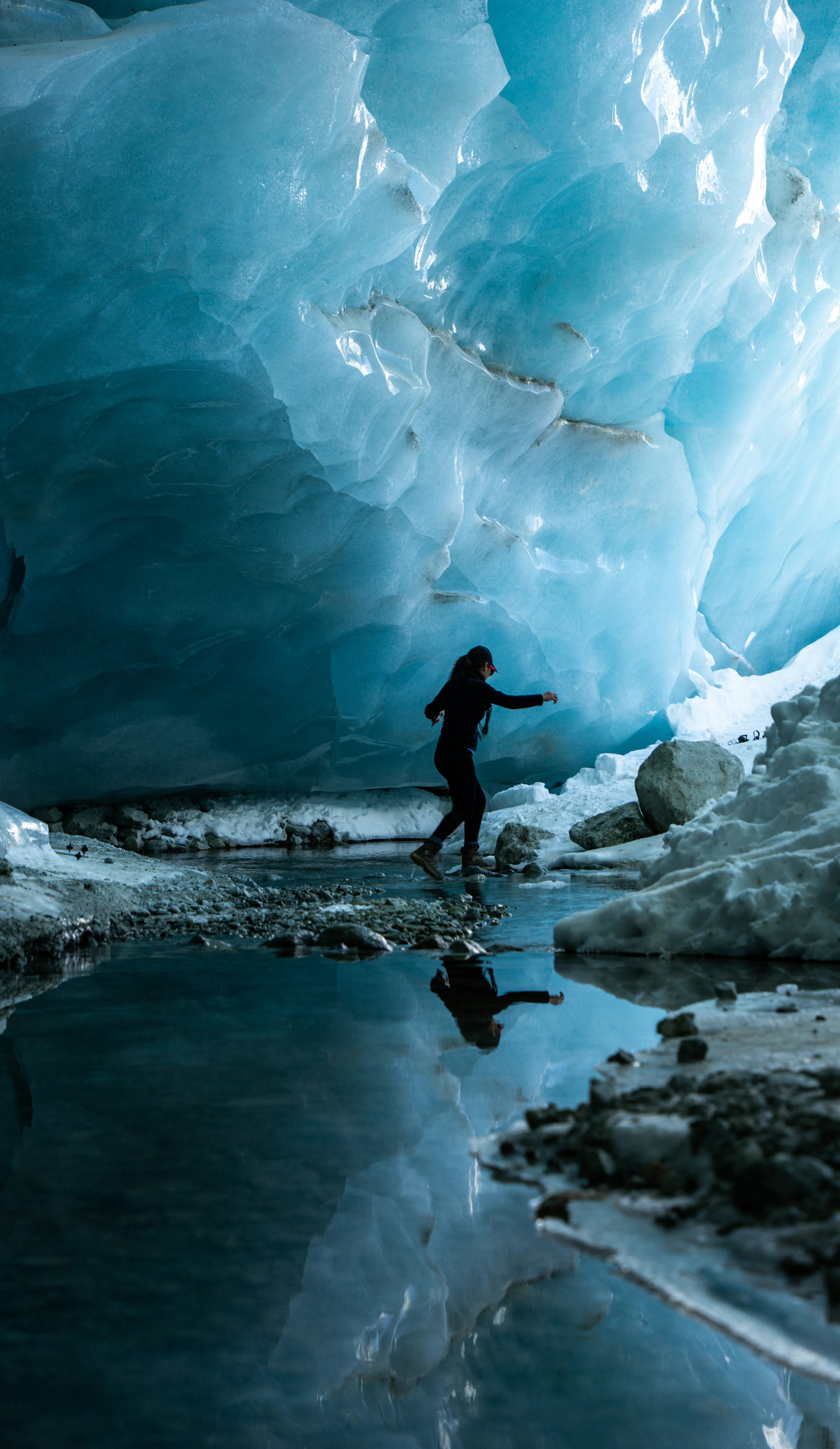 Ice cave explorer