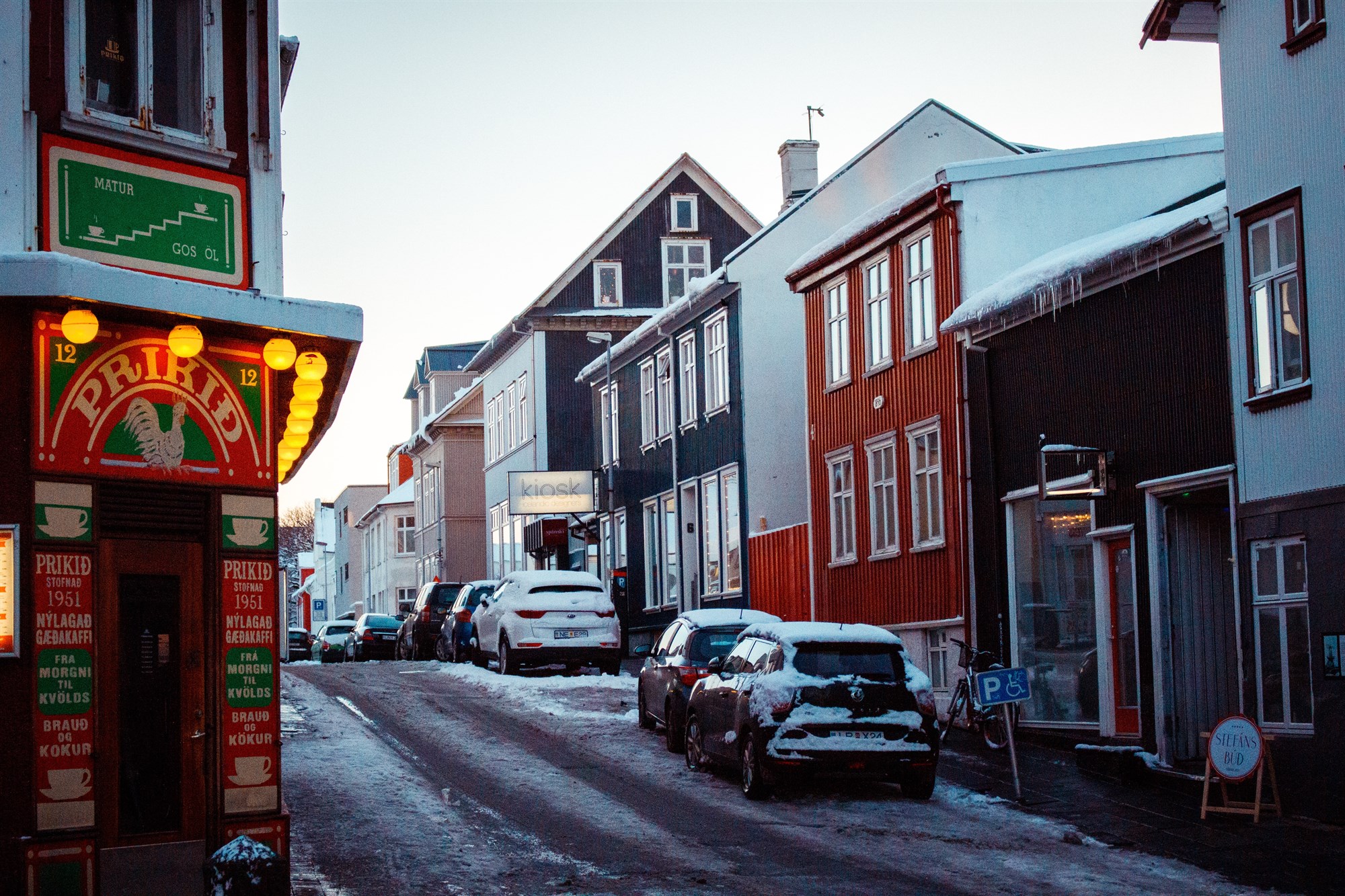 Urbane Straße auf Island