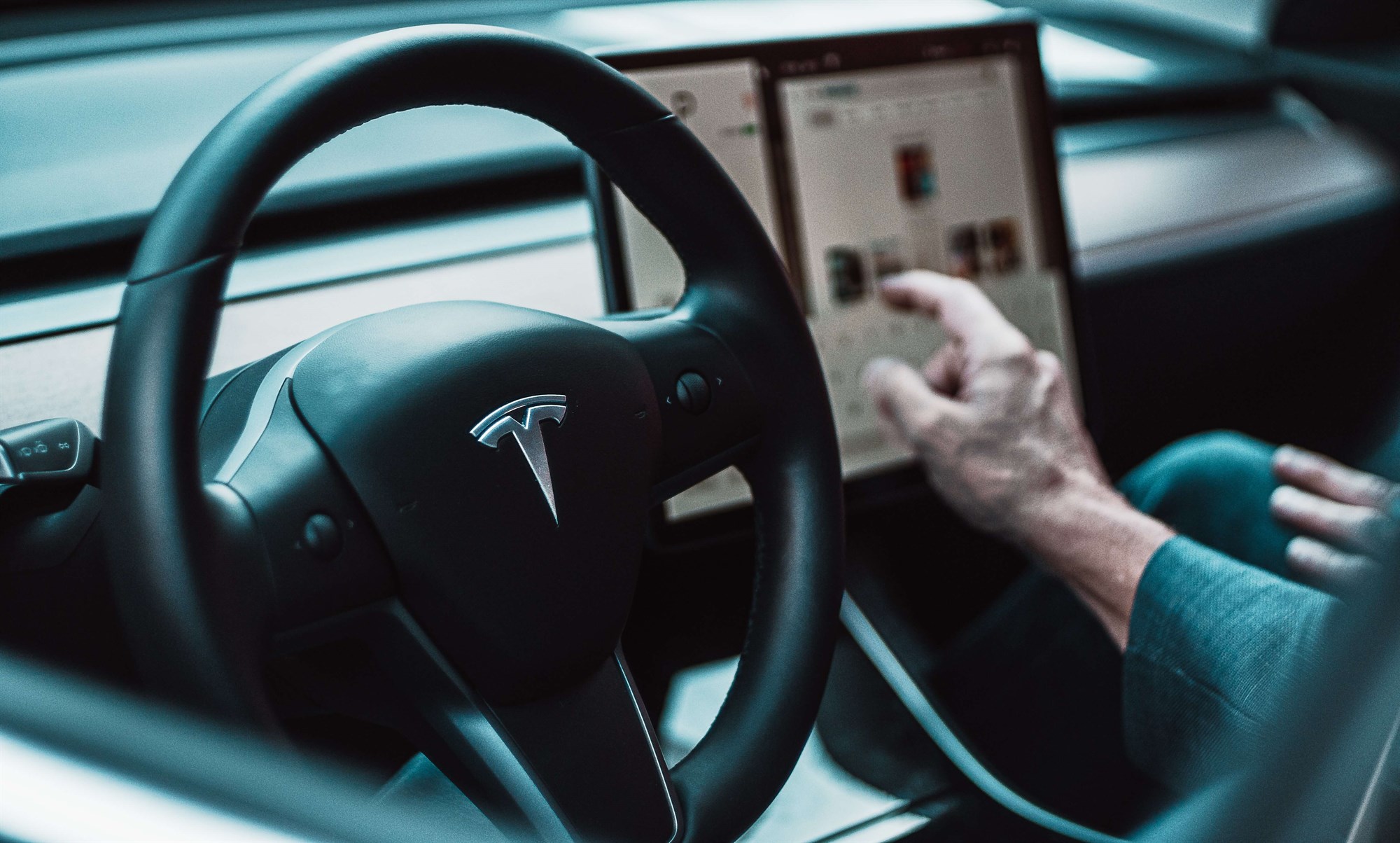 Cómo conducir un Tesla 2024