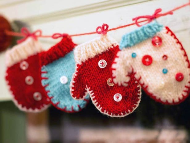 Knitted mitten Christmas bunting