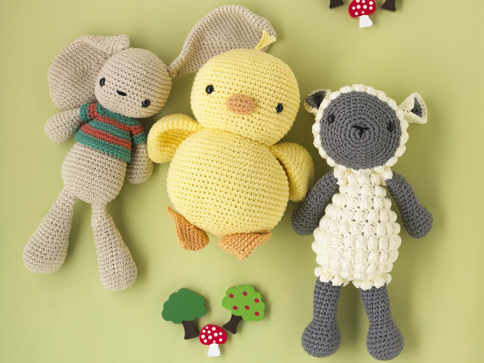 Make the cutest sheep, chick and bunny amigurmi toys for spring!