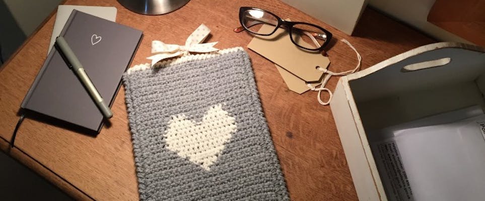How to crochet a cute tablet cover