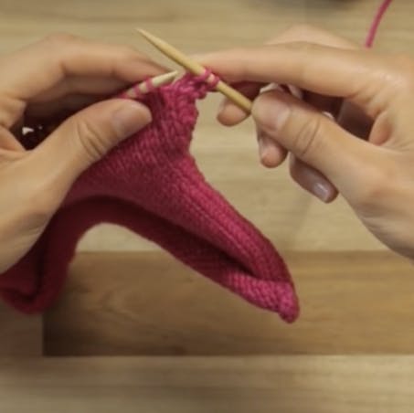 How to Cast Off Knitting (3 Ways) | LoveCrafts