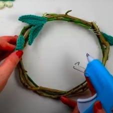 Putting wreath together step 1