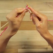 how to cast on - insert left needle into the loop