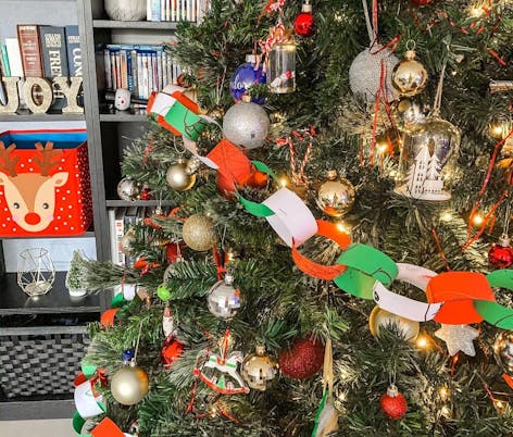 Christmas paper chain by Alicia Rose Hawkins