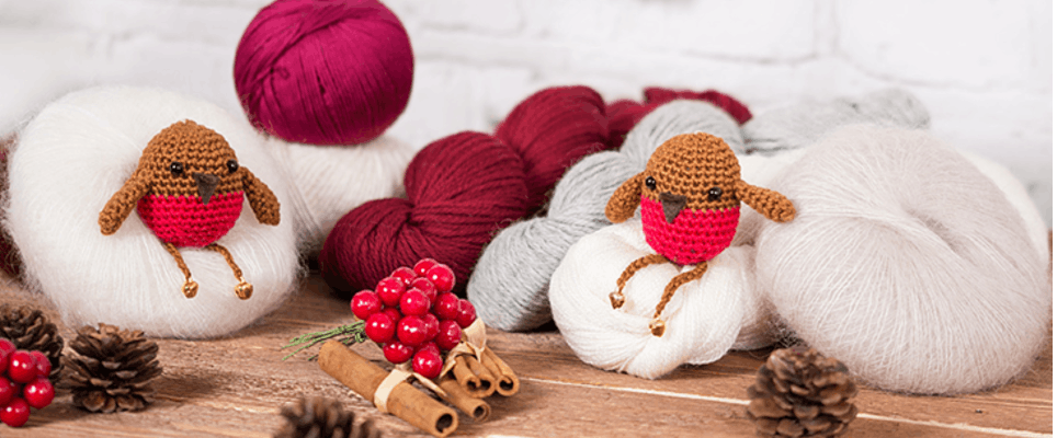 How to crochet a Christmas robin