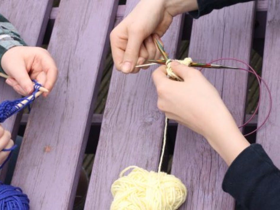 How to knit an I-cord or big yarn for finger or arm knitting — Picture  Healer - Feng Shui and fortune telling