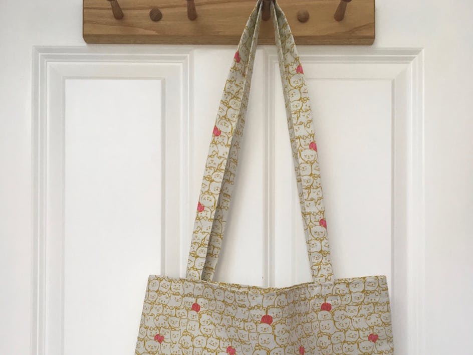 Make a simple tote bag + free patterns!