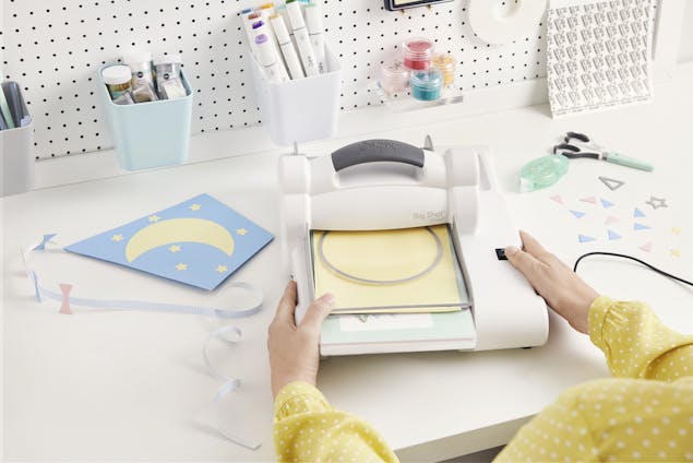 Sizzix Big Shot Plus Manual Die Cutting & Embossing Machine with Cutting Pads - Create Bigger Scrapbook Pages & Quilting Projects