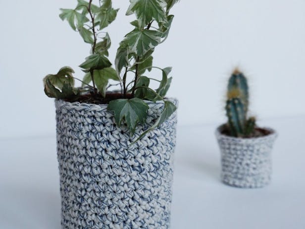 Crochet a cute plant pot cover