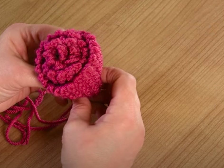 How to knit a rose 