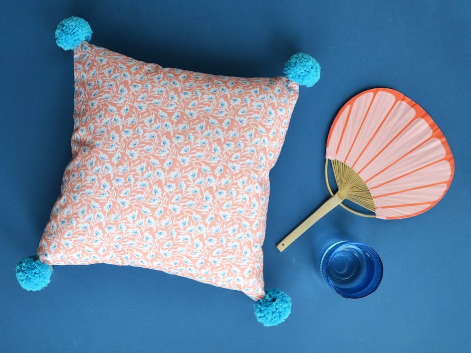 Learn how to make a cushion cover without a zip