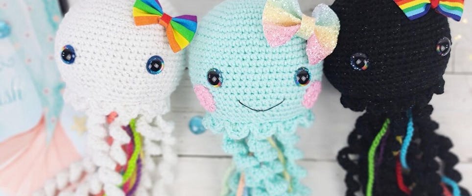 Amigurumi for Beginners: Learn to Crochet Creative Figures with 20 Easy  Patterns See more