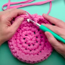 How to slip stitch in round - step 1